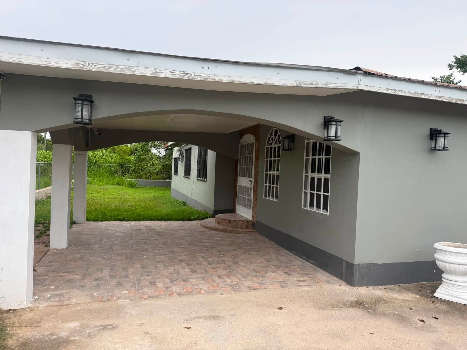SPACIOUS 4-BEDROOM HOME IN BELMOPAN CITY